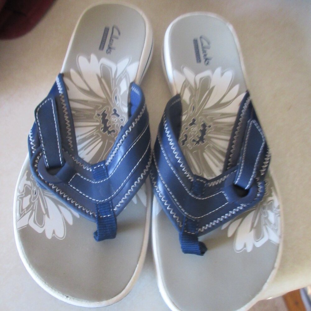 Clarks Women's Brinkley Keely Flip-Flop navy casual comfort toe sandals 8 m - Picture 2 of 6